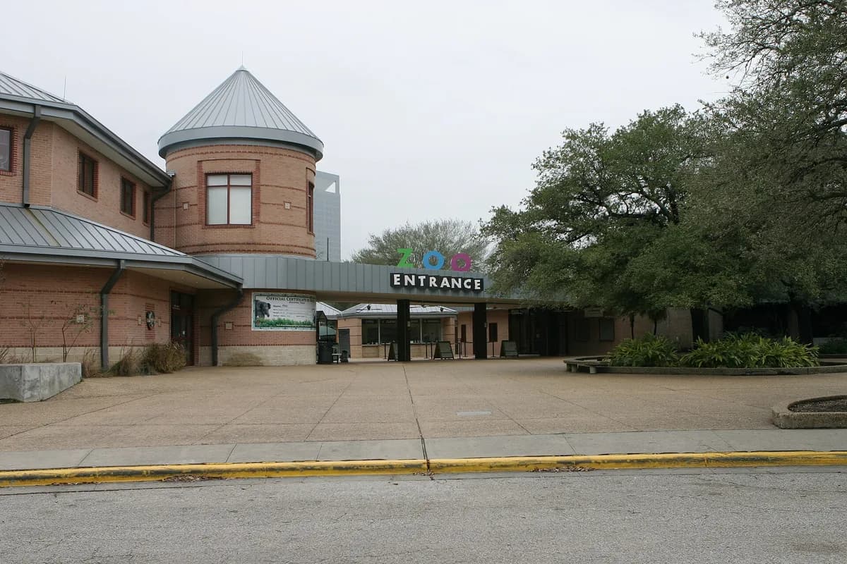 Houston Zoo offers $7.13 tickets July 11-13 for 713 Day weekend