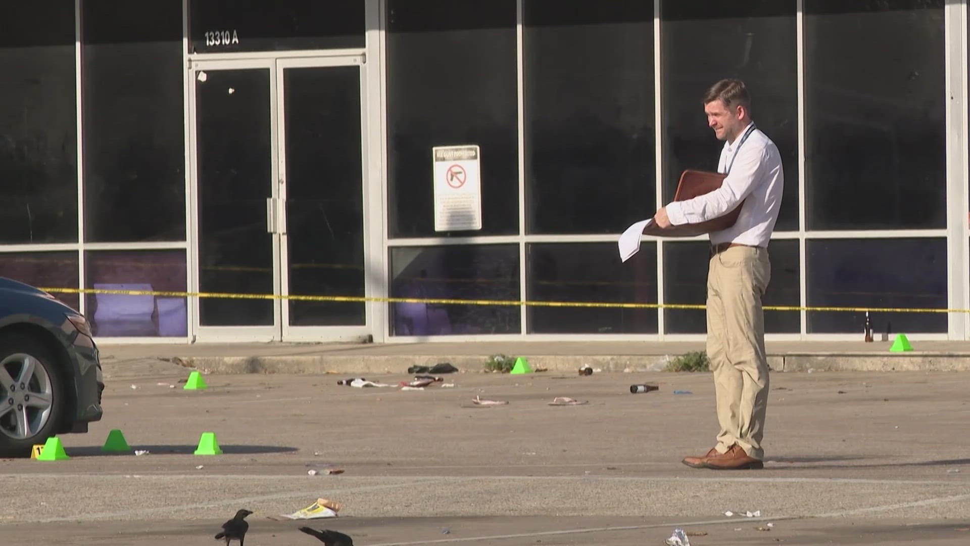 Man killed, 4 hurt as shootout erupts at 'Club Chevron' gathering on Cullen Boulevard