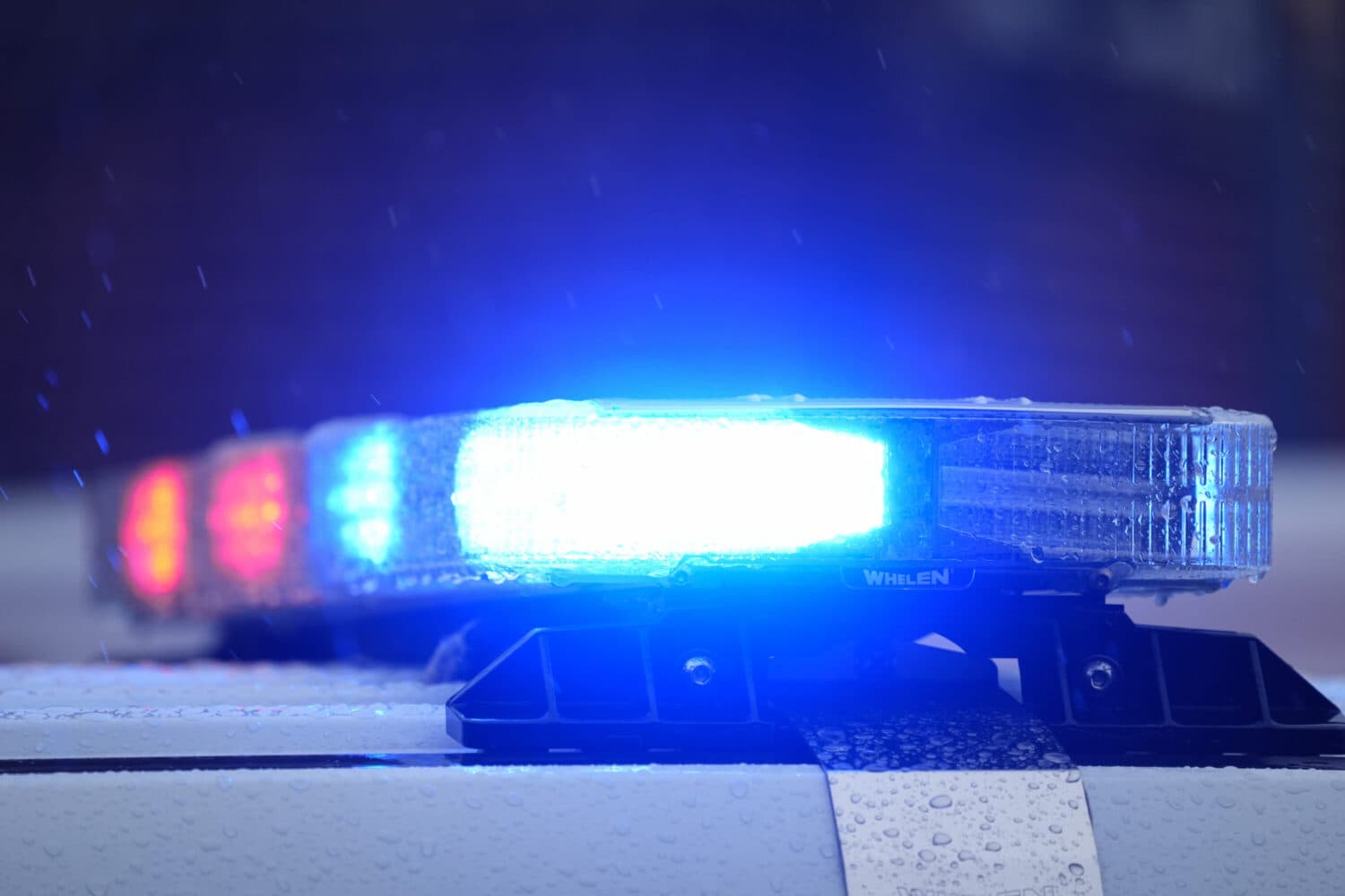 Harris County Sheriff's Office deputy shot near East Freeway; suspect may have fled in patrol car