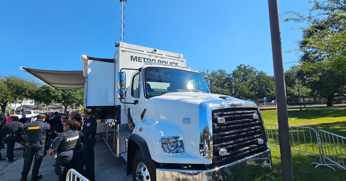 METRO Police Mobile Operations Command Center starts duty at Houston's Moody Park